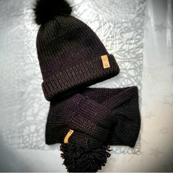 Chain Maiden Creations Handmade Black Sparkle Soft Knit Winter Hat & Scarf Set - Picture 7 of 10